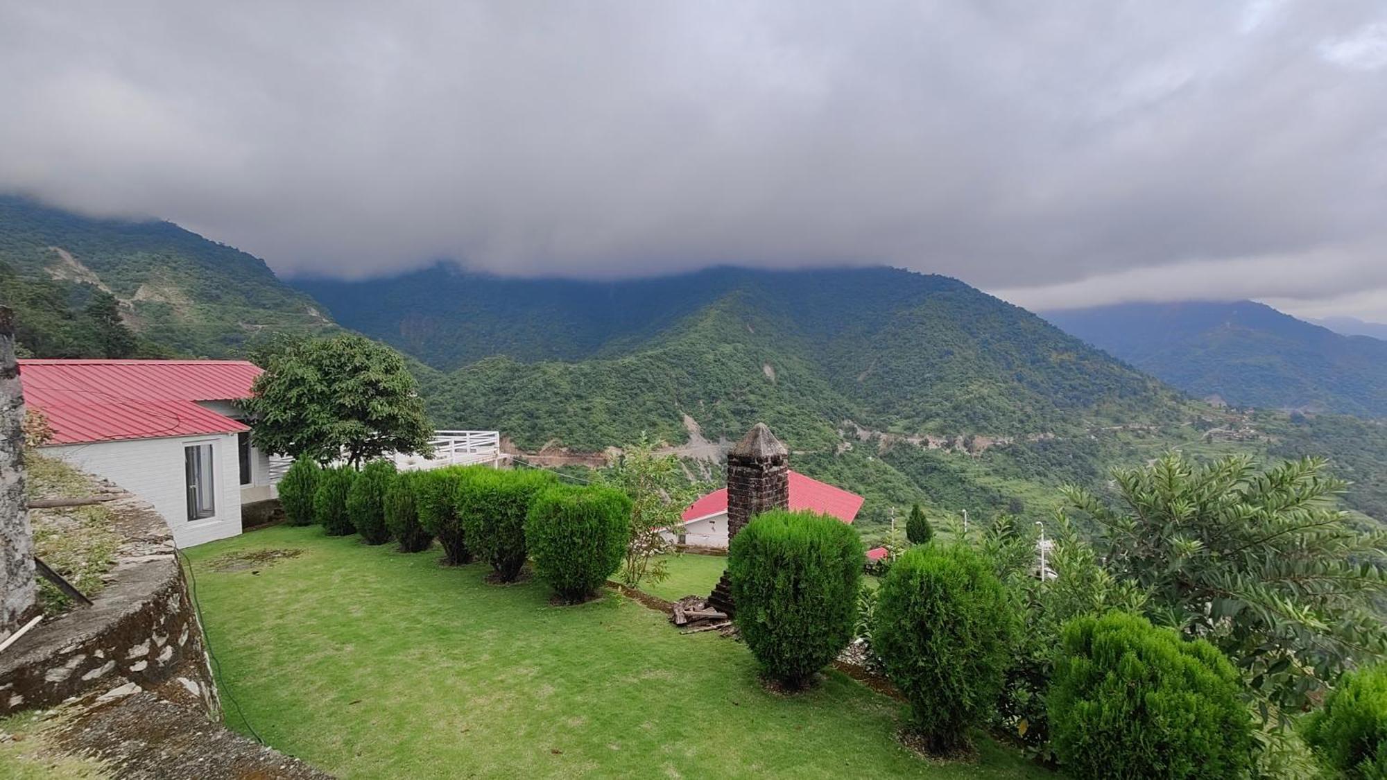 The Bohemian Casa Dehradun Hotel Buitenkant foto